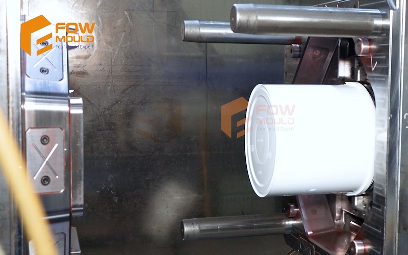 Explore the key advantages and versatile real-world uses of HDPE molding (High-Density Polyethylene molding) in our in-depth guide.