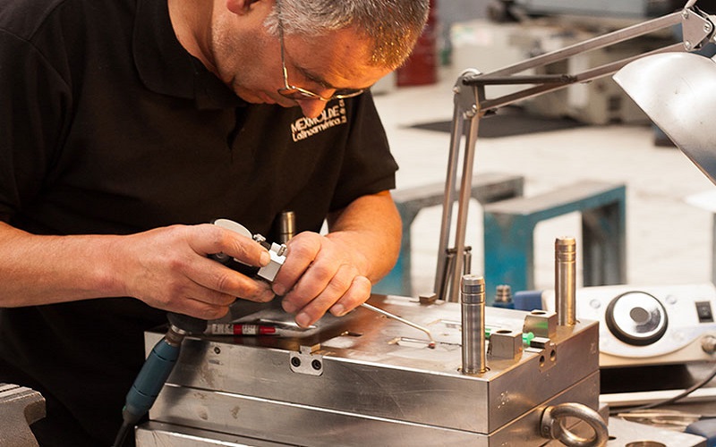 injection mold maintenance