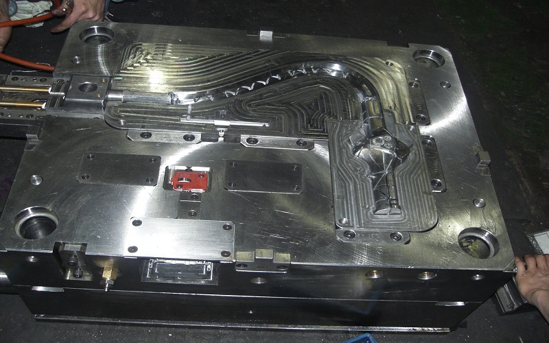 gas injection mold
