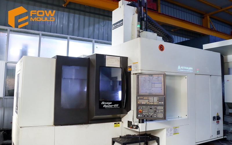 plastic injection molding machine