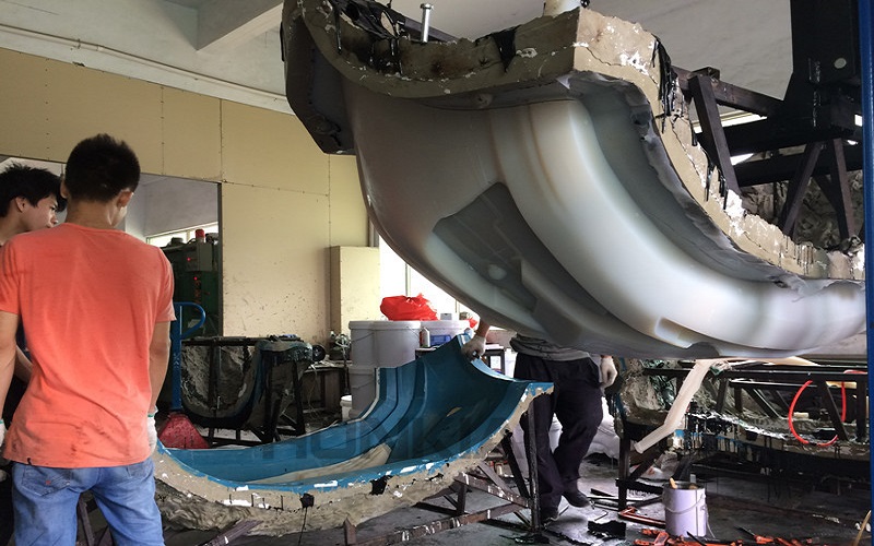 Reaction Injection Molding Automotive Bumpers