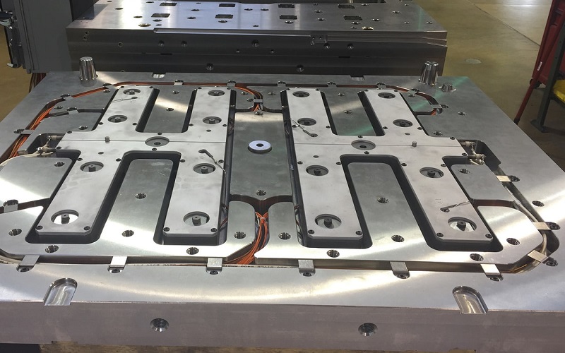 hot runner system in injection molding